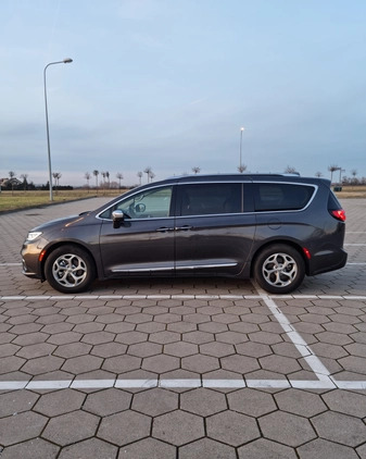 Chrysler Pacifica cena 229900 przebieg: 28700, rok produkcji 2022 z Gostyń małe 326